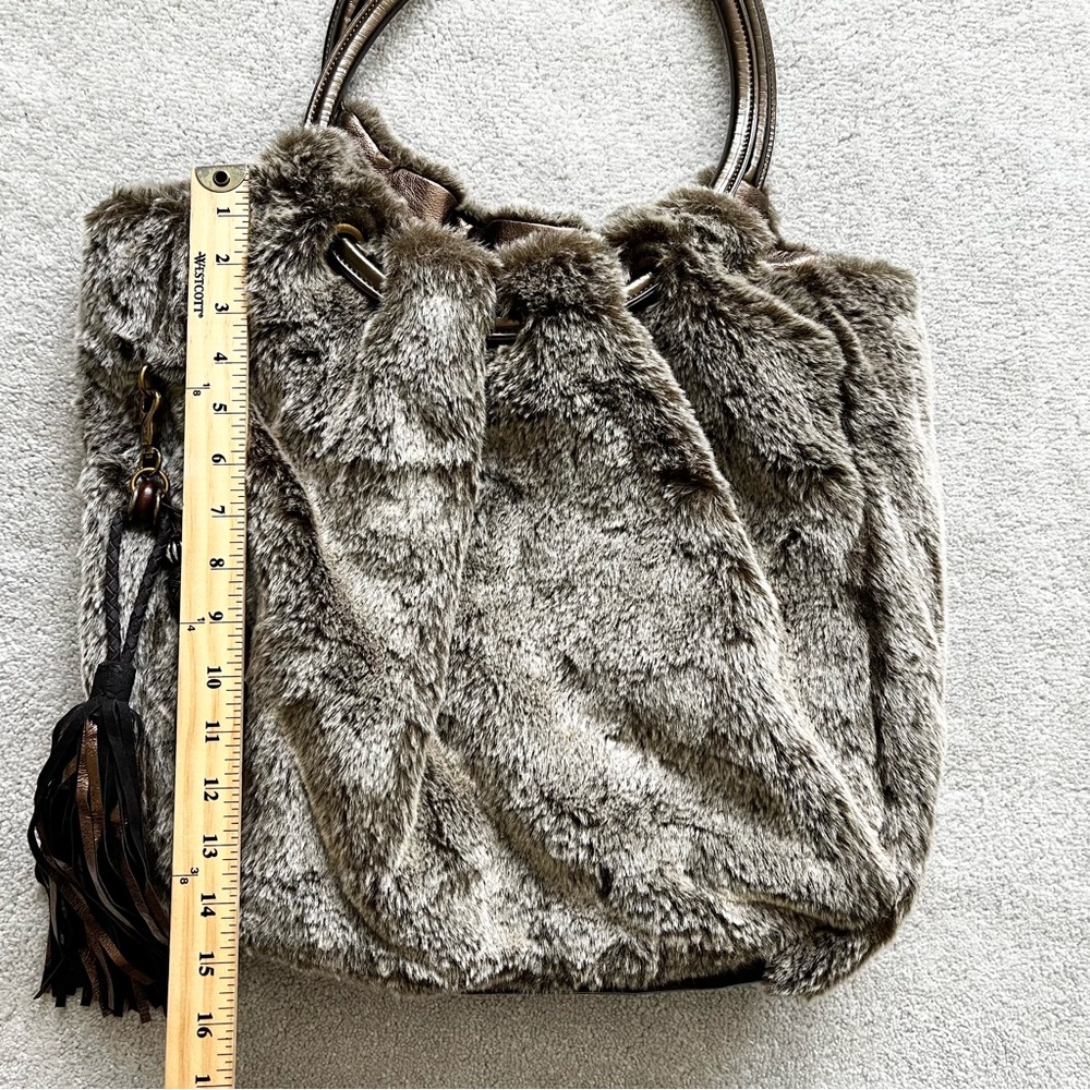 HOBO INTERNATIONAL DRESSED TO CHILL FAUX FUR BAG MODERN CHIC BOHO TRENDY - Picture 7 of 11
